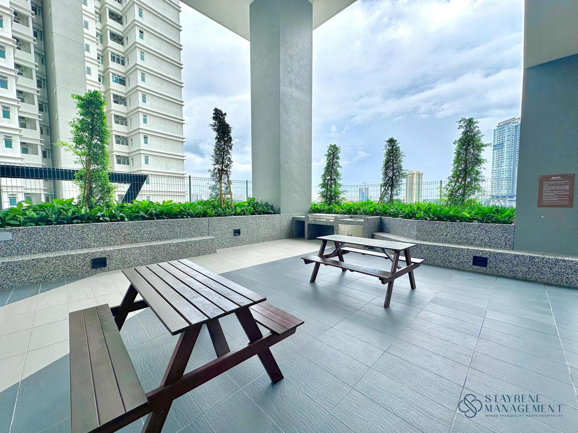 Twin Tower Residence Johor Bahru By Stayrene Exterior photo